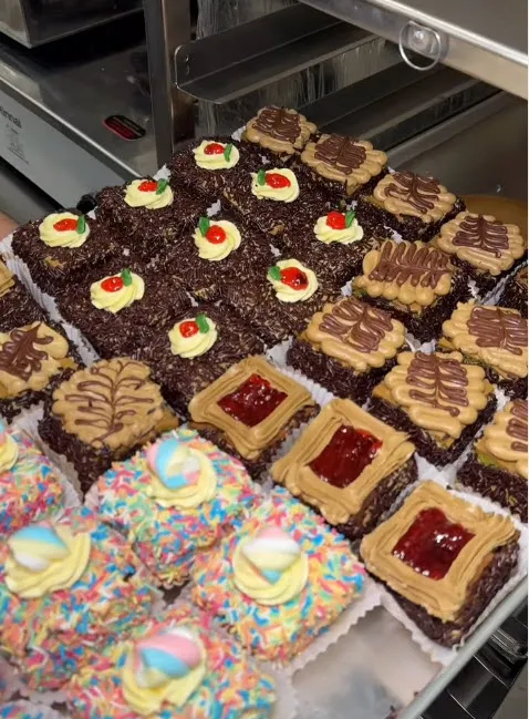 NELLY'S JADOEL CAKE